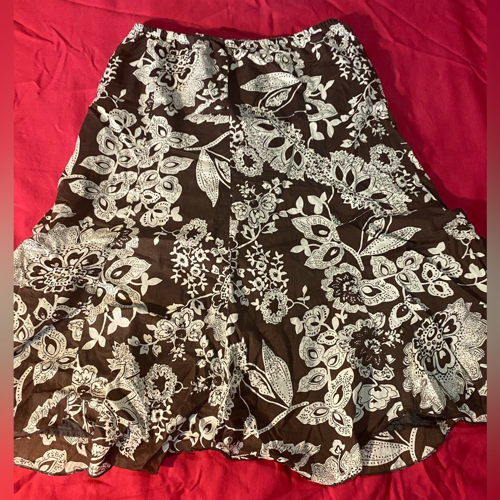 Adorable Floral Brown and White Skirt Knee-Length Ruffled Academia Autumn Floral
